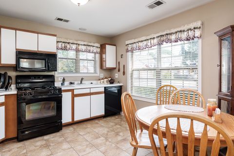 Tiny photo for 2933 Heatherwood Drive, Schaumburg, IL 60194 (MLS # 12460162)