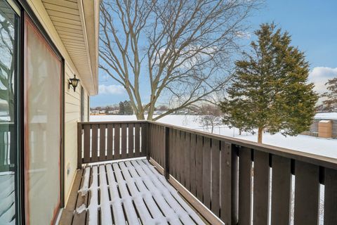 Tiny photo for 811 E Castle Court #2, Palatine, IL 60074 (MLS # 12568482)