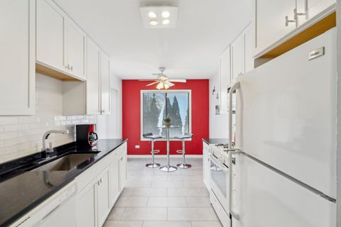 Tiny photo for 811 E Castle Court #2, Palatine, IL 60074 (MLS # 12568482)