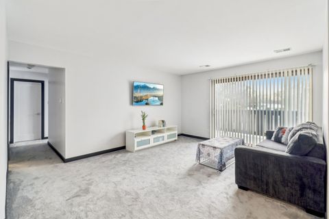 Tiny photo for 811 E Castle Court #2, Palatine, IL 60074 (MLS # 12568482)