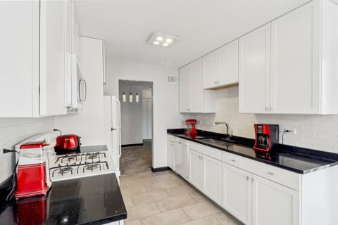 Tiny photo for 811 E Castle Court #2, Palatine, IL 60074 (MLS # 12568482)