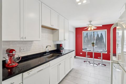 Tiny photo for 811 E Castle Court #2, Palatine, IL 60074 (MLS # 12568482)