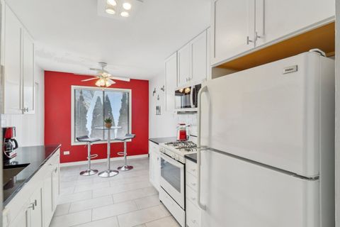 Tiny photo for 811 E Castle Court #2, Palatine, IL 60074 (MLS # 12568482)