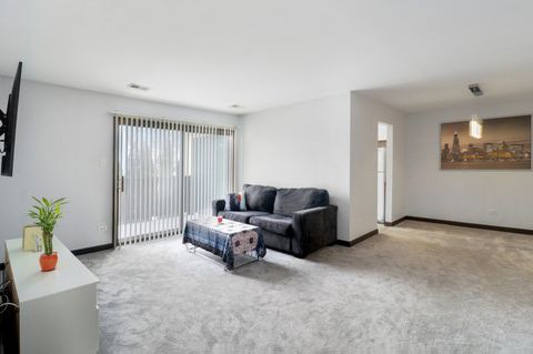 Tiny photo for 811 E Castle Court #2, Palatine, IL 60074 (MLS # 12568482)