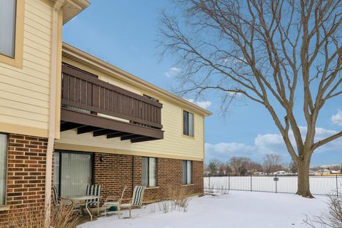 Tiny photo for 811 E Castle Court #2, Palatine, IL 60074 (MLS # 12568482)