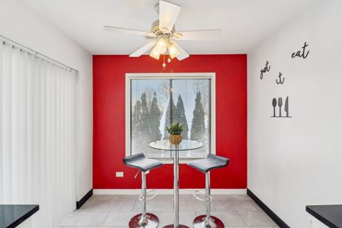 Tiny photo for 811 E Castle Court #2, Palatine, IL 60074 (MLS # 12568482)