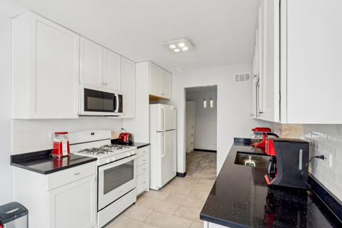 Tiny photo for 811 E Castle Court #2, Palatine, IL 60074 (MLS # 12568482)