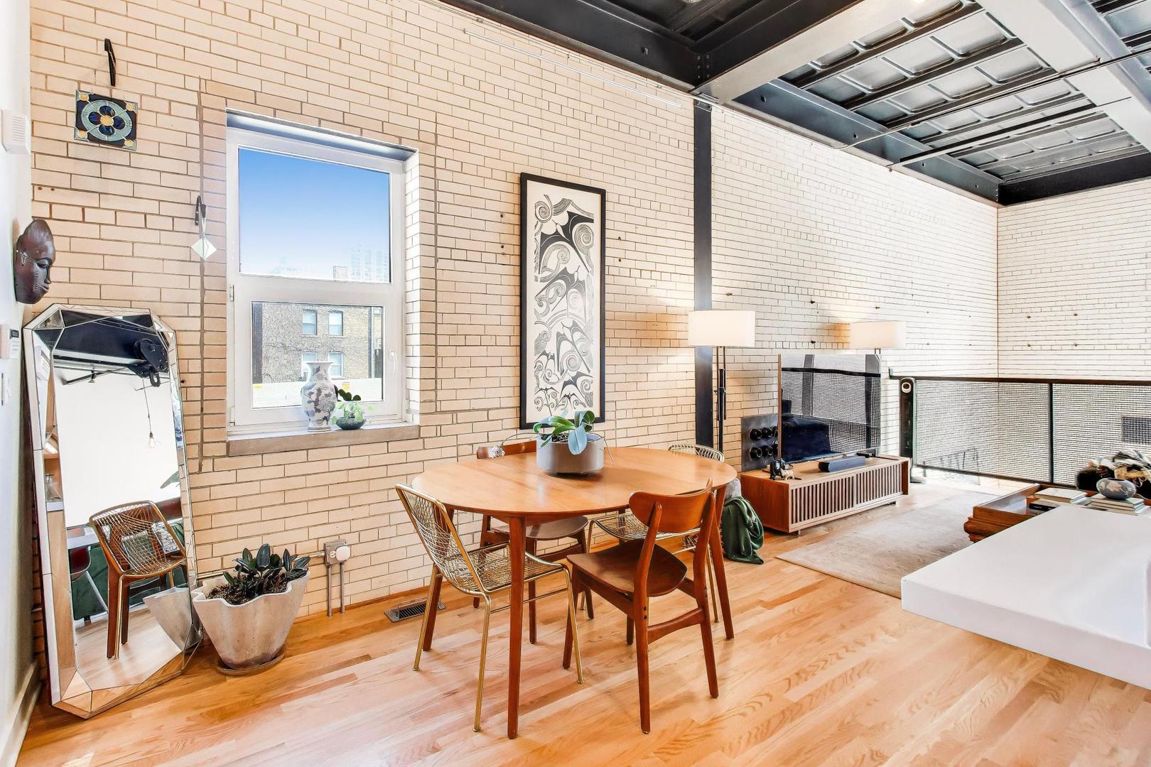 1128 W Ardmore Avenue 9