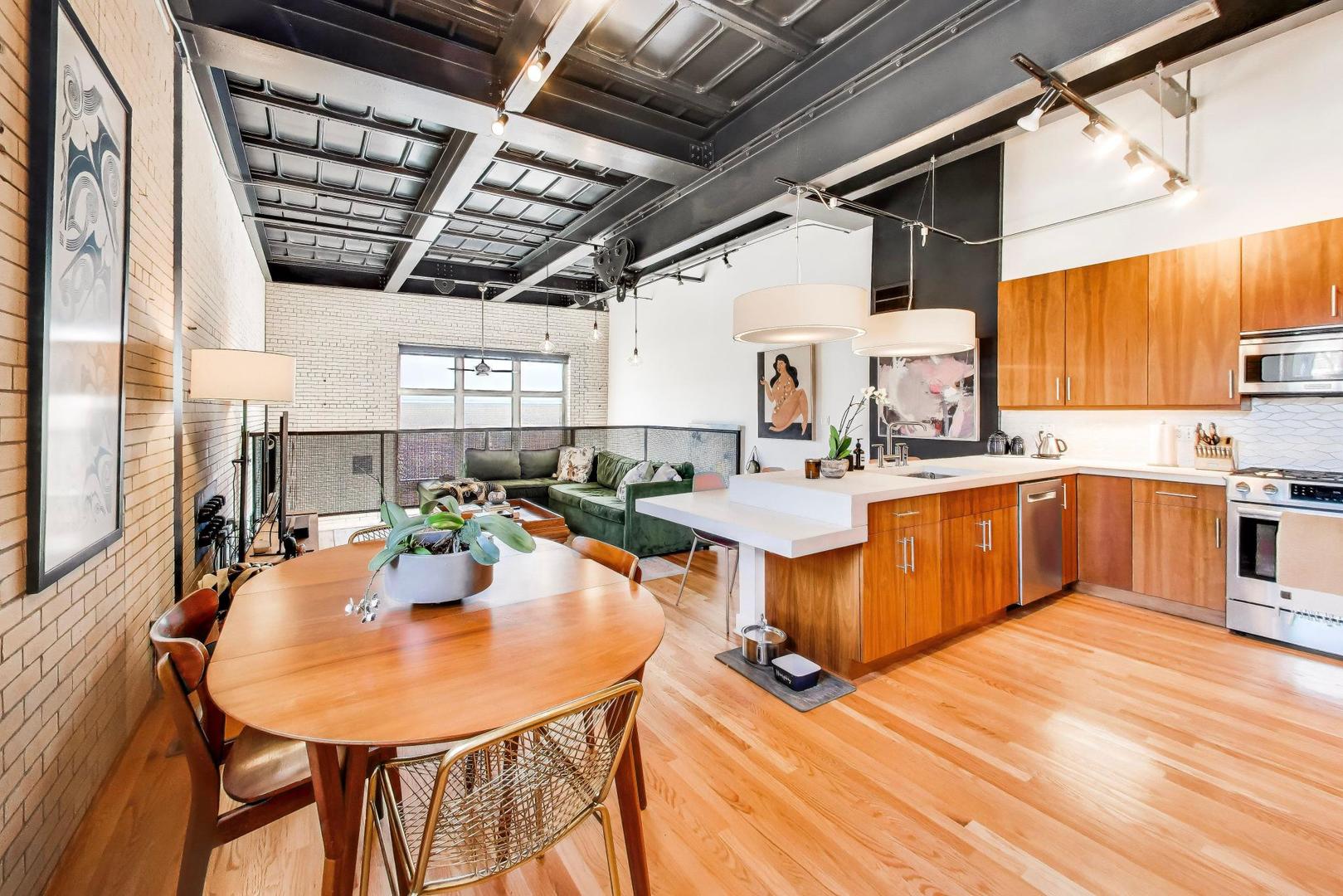 1128 W Ardmore Avenue 9