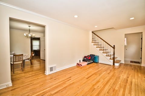 Tiny photo for 6707 N Saint Louis Avenue, Lincolnwood, IL 60712 (MLS # 12633306)