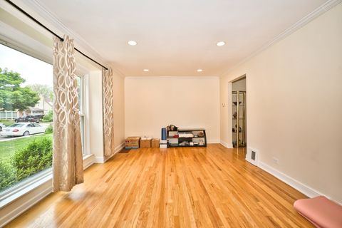 Tiny photo for 6707 N Saint Louis Avenue, Lincolnwood, IL 60712 (MLS # 12633306)