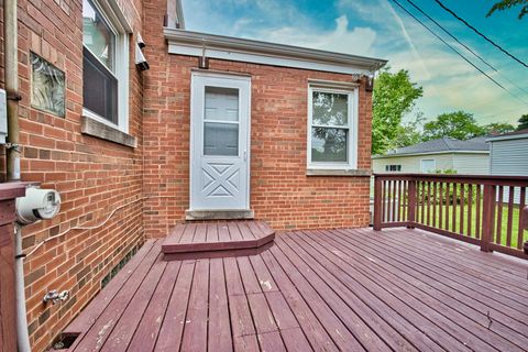 Tiny photo for 6707 N Saint Louis Avenue, Lincolnwood, IL 60712 (MLS # 12633306)