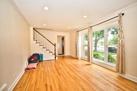 Tiny photo for 6707 N Saint Louis Avenue, Lincolnwood, IL 60712 (MLS # 12633306)