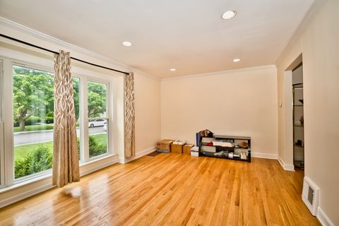 Tiny photo for 6707 N Saint Louis Avenue, Lincolnwood, IL 60712 (MLS # 12633306)