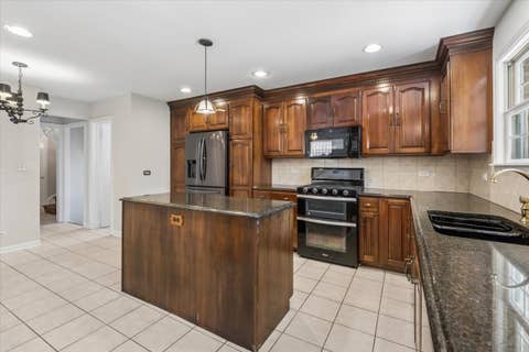 Tiny photo for 6533 N Christiana Avenue, Lincolnwood, IL 60712 (MLS # 12705776)