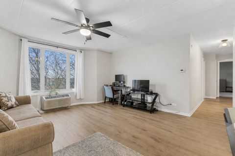 Tiny photo for 1 Renaissance Place #717, Palatine, IL 60067 (MLS # 12582260)