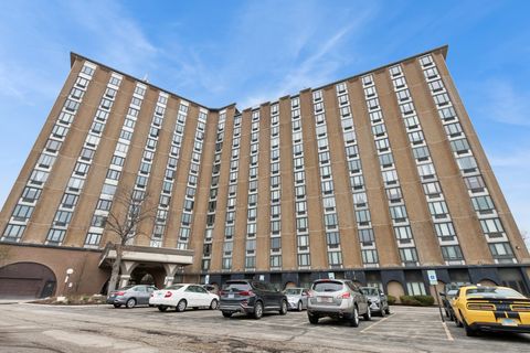 Photo of 1 Renaissance Place #717, Palatine, IL 60067 (MLS # 12582260)