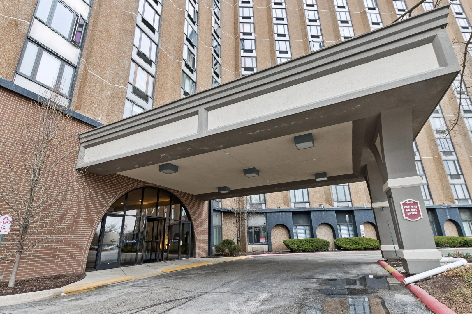 1 Renaissance Place 717