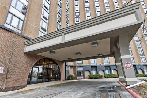 Tiny photo for 1 Renaissance Place #717, Palatine, IL 60067 (MLS # 12582260)