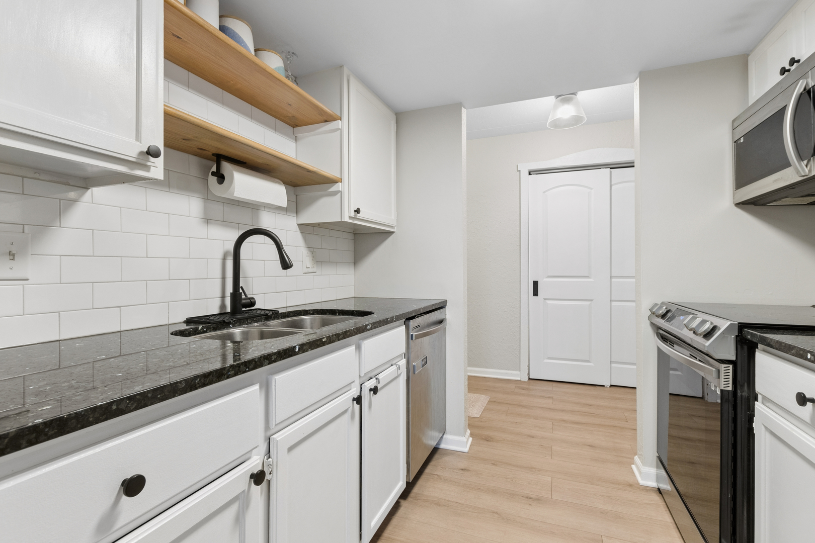 1 Renaissance Place 717