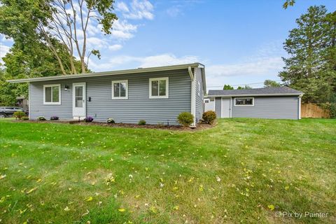 Tiny photo for 4 Austin Avenue, Carpentersville, IL 60110 (MLS # 12477696)