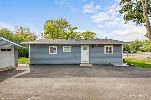 Tiny photo for 4 Austin Avenue, Carpentersville, IL 60110 (MLS # 12477696)