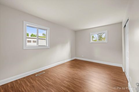 Tiny photo for 4 Austin Avenue, Carpentersville, IL 60110 (MLS # 12477696)