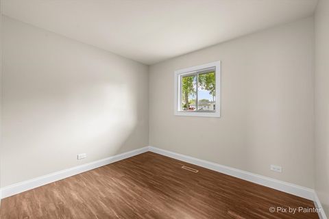 Tiny photo for 4 Austin Avenue, Carpentersville, IL 60110 (MLS # 12477696)