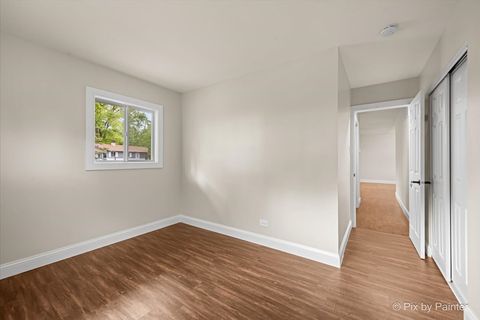 Tiny photo for 4 Austin Avenue, Carpentersville, IL 60110 (MLS # 12477696)