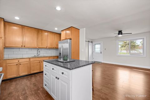 Tiny photo for 4 Austin Avenue, Carpentersville, IL 60110 (MLS # 12477696)