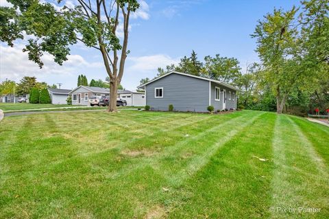 Tiny photo for 4 Austin Avenue, Carpentersville, IL 60110 (MLS # 12477696)