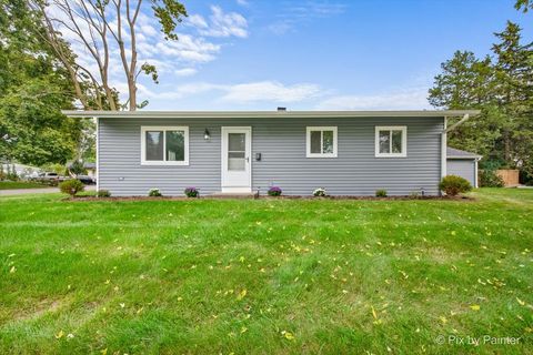 Tiny photo for 4 Austin Avenue, Carpentersville, IL 60110 (MLS # 12477696)