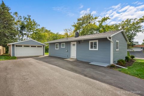 Tiny photo for 4 Austin Avenue, Carpentersville, IL 60110 (MLS # 12477696)