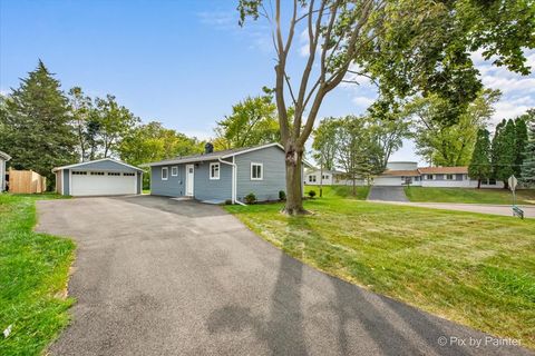 Tiny photo for 4 Austin Avenue, Carpentersville, IL 60110 (MLS # 12477696)