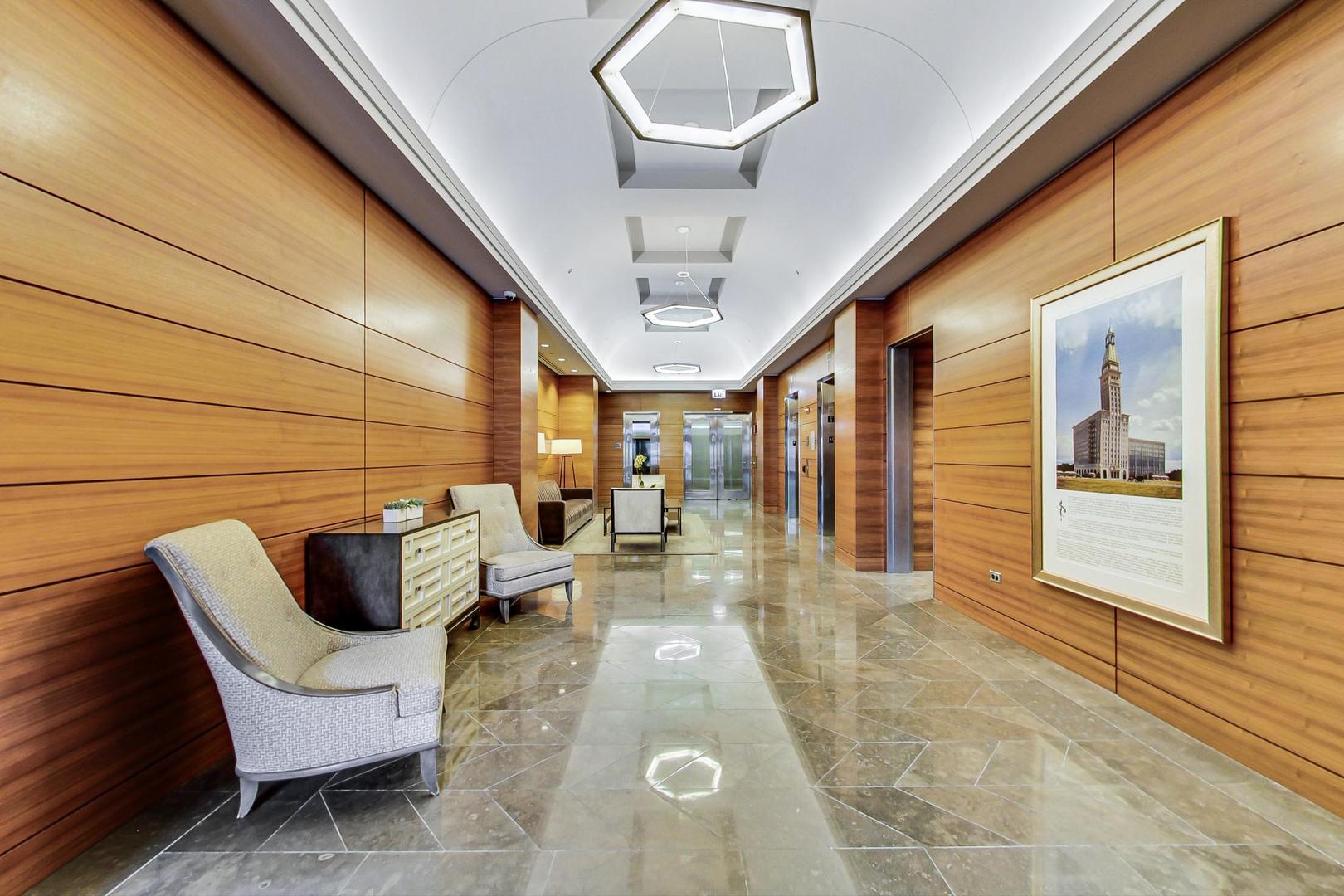 6 N Michigan Avenue 705