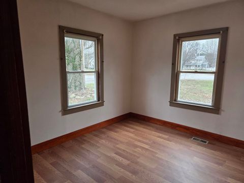 Tiny photo for 107 W Carpenter Street, Mcleansboro, IL 62859 (MLS # 100000172)