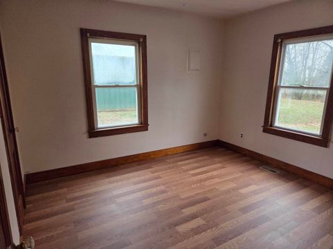 Tiny photo for 107 W Carpenter Street, Mcleansboro, IL 62859 (MLS # 100000172)