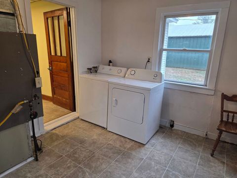 Tiny photo for 107 W Carpenter Street, Mcleansboro, IL 62859 (MLS # 100000172)