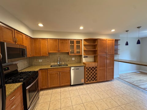 Tiny photo for 638 Lakeside Circle Drive, Wheeling, IL 60090 (MLS # 12635648)