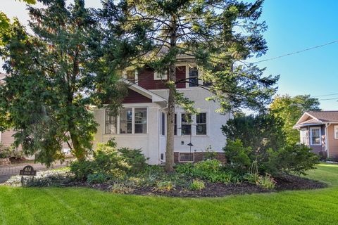 Photo of 414 E Indiana Street, Wheaton, IL 60187 (MLS # 12491820)