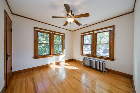Tiny photo for 414 E Indiana Street, Wheaton, IL 60187 (MLS # 12491820)