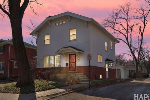 Tiny photo for 2356 Ashland Avenue, Evanston, IL 60201 (MLS # 12508633)