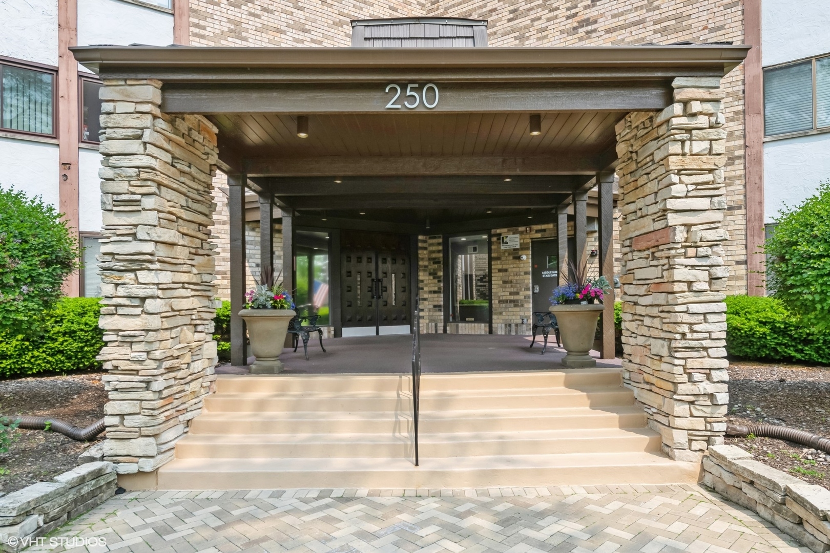 250 W Parliament Place 115