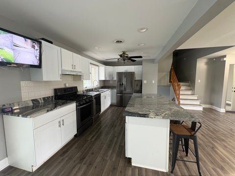 Tiny photo for 1621 Clay Court #House, Melrose Park, IL 60160 (MLS # 12774586)