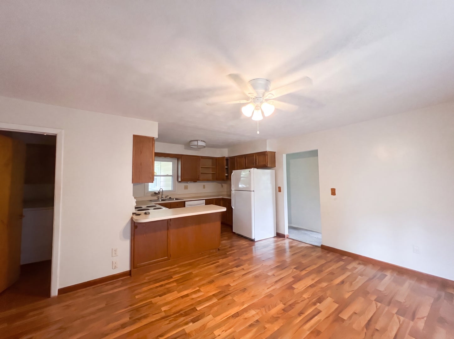 912 Hollycrest Drive
