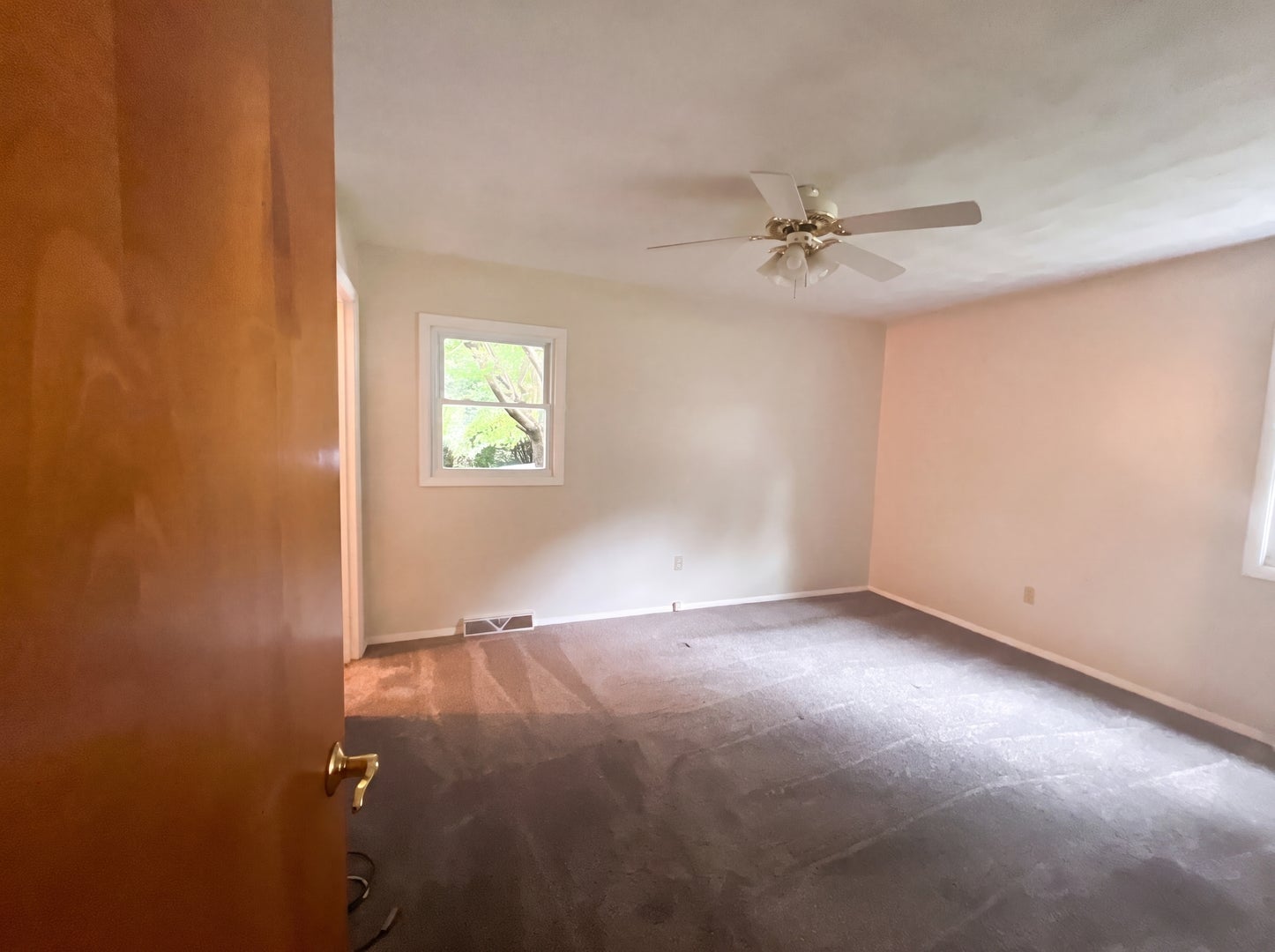 912 Hollycrest Drive