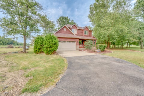 Tiny photo for 15558 E Country Meadow Road, Mt Vernon, IL 62864 (MLS # 12730392)