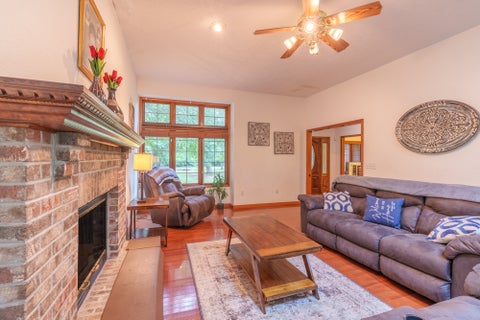 Tiny photo for 15558 E Country Meadow Road, Mt Vernon, IL 62864 (MLS # 12730392)