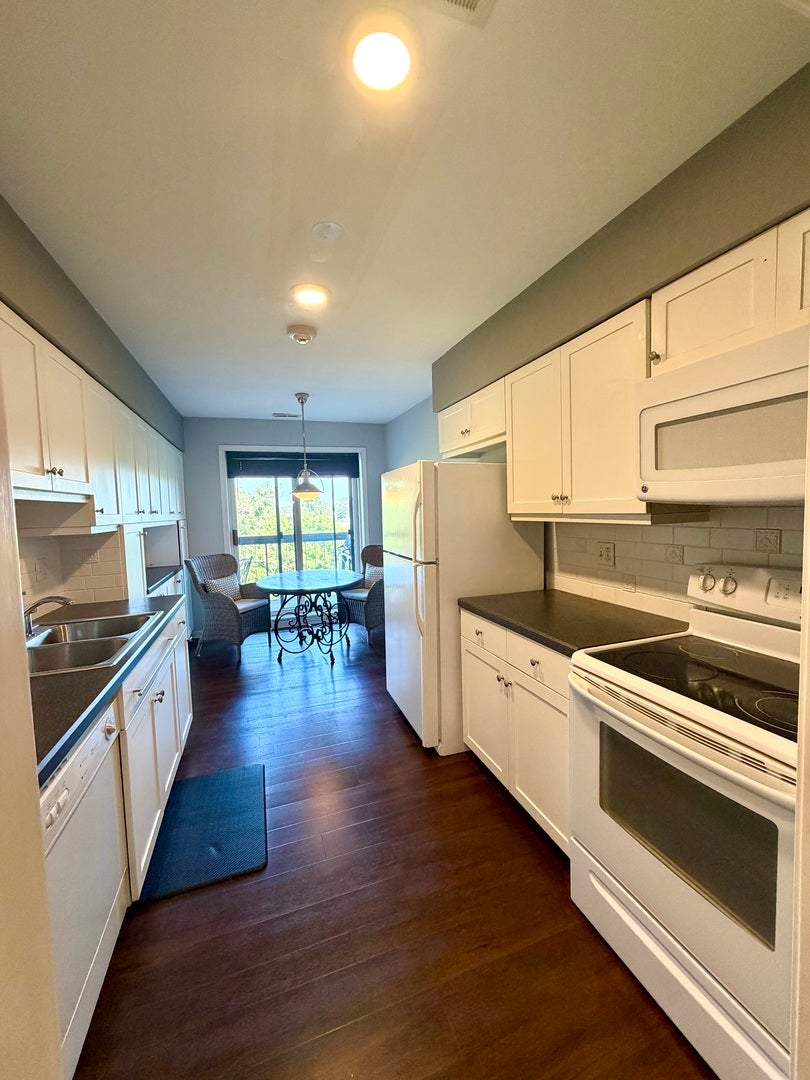 501 Lake Hinsdale Drive 506