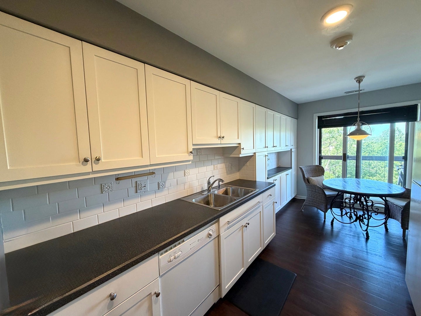 501 Lake Hinsdale Drive 506